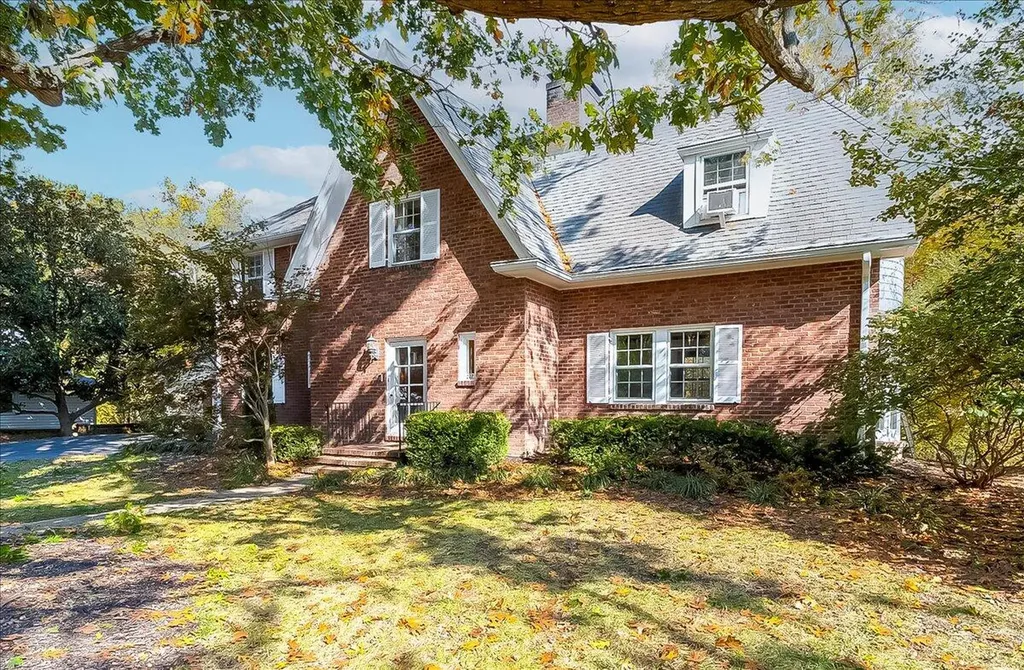 207 Paul Sawyier Drive Frankfort KY 40601