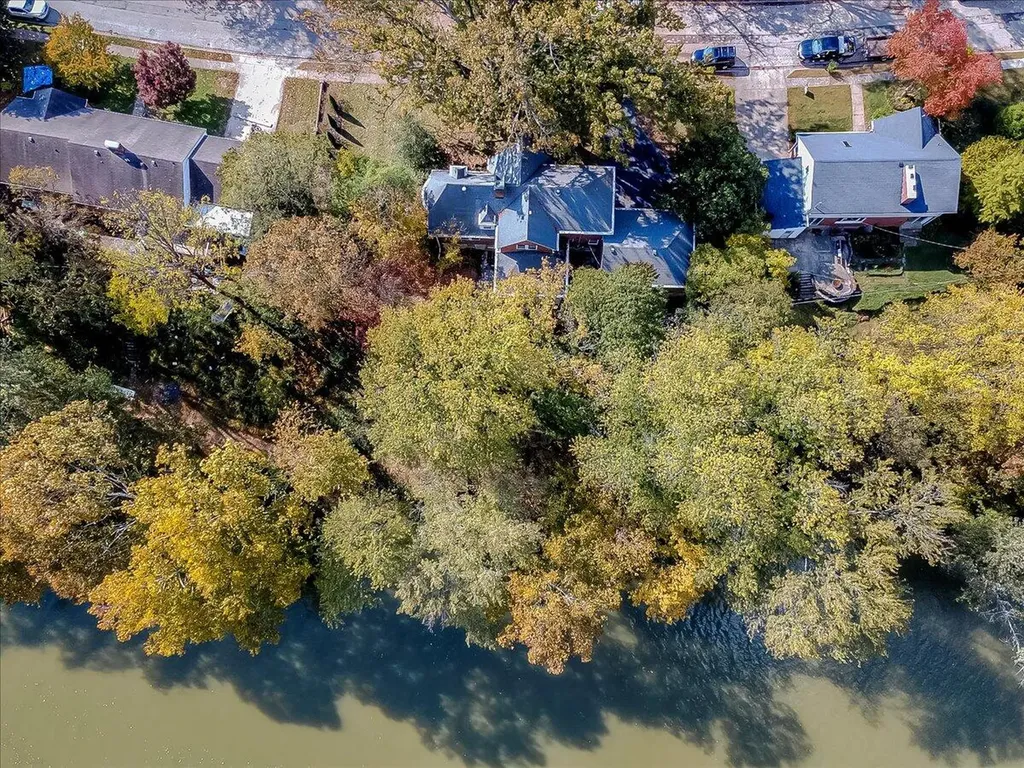 207 Paul Sawyier Drive Frankfort KY 40601