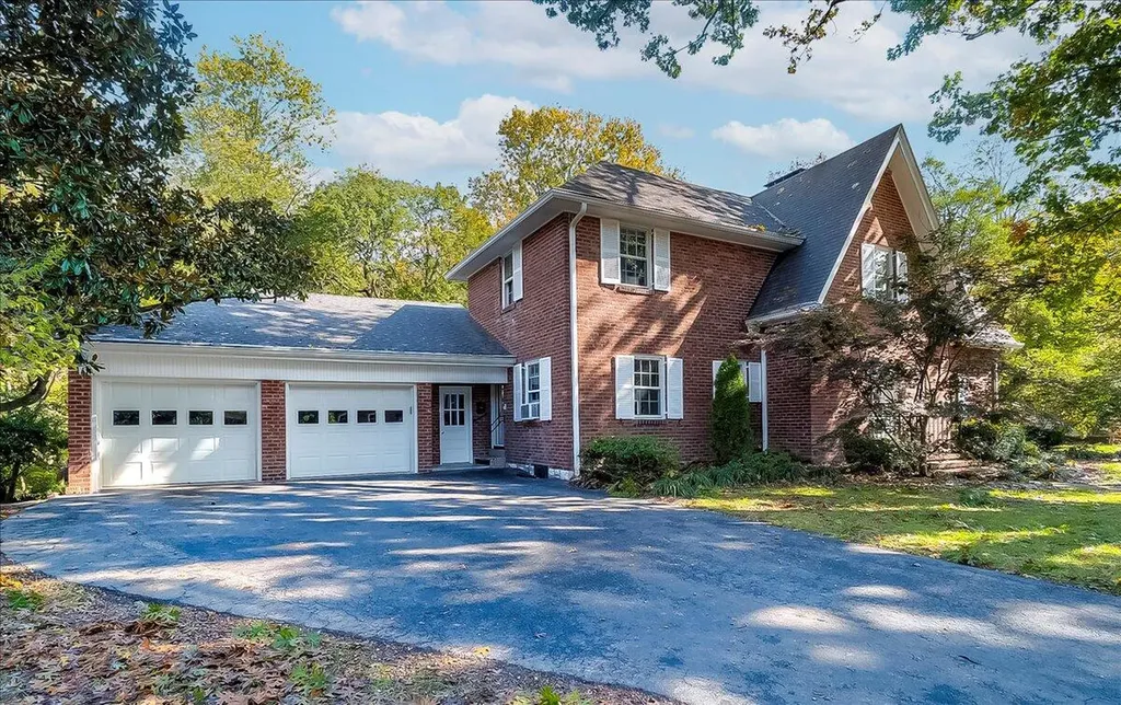 207 Paul Sawyier Drive Frankfort KY 40601
