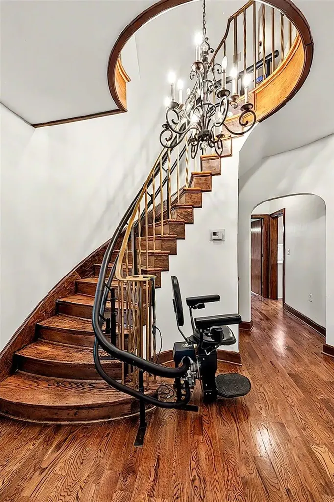 207 Paul Sawyier Drive Frankfort KY 40601