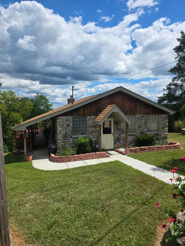 220 Leon Boulevard Williamstown KY 41097