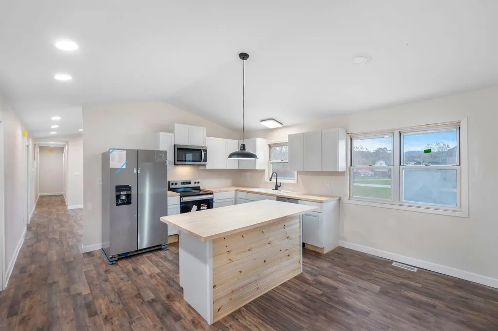 306 Allen Drive Stanton KY 40380