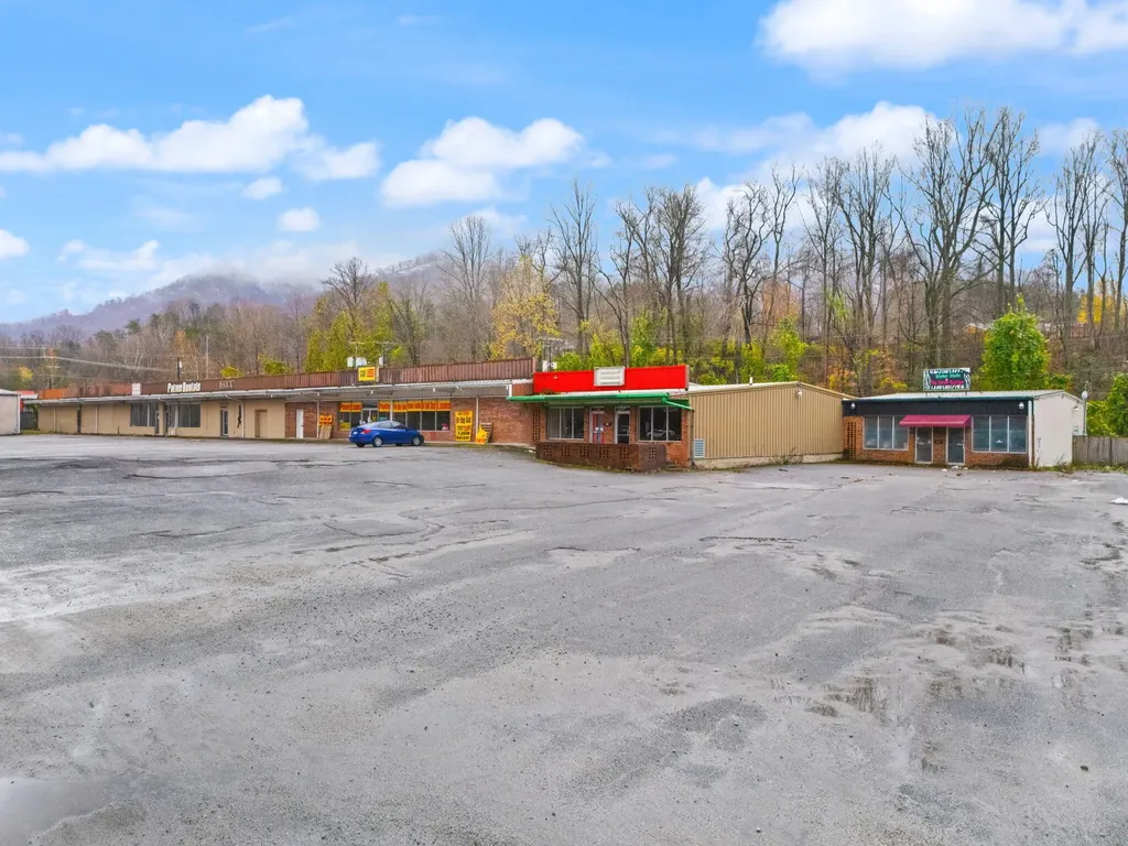1310 E Main Street Cumberland KY 40823