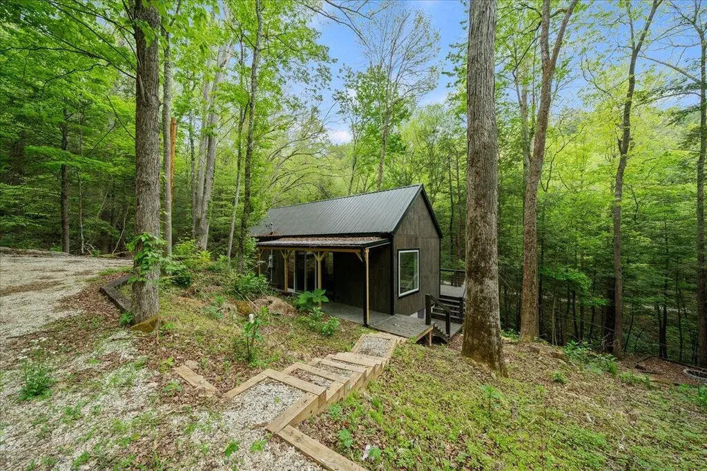 507 Cave Hollow Road Campton KY 41301