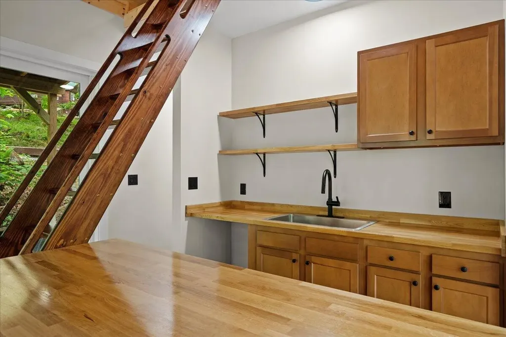 507 Cave Hollow Road Campton KY 41301