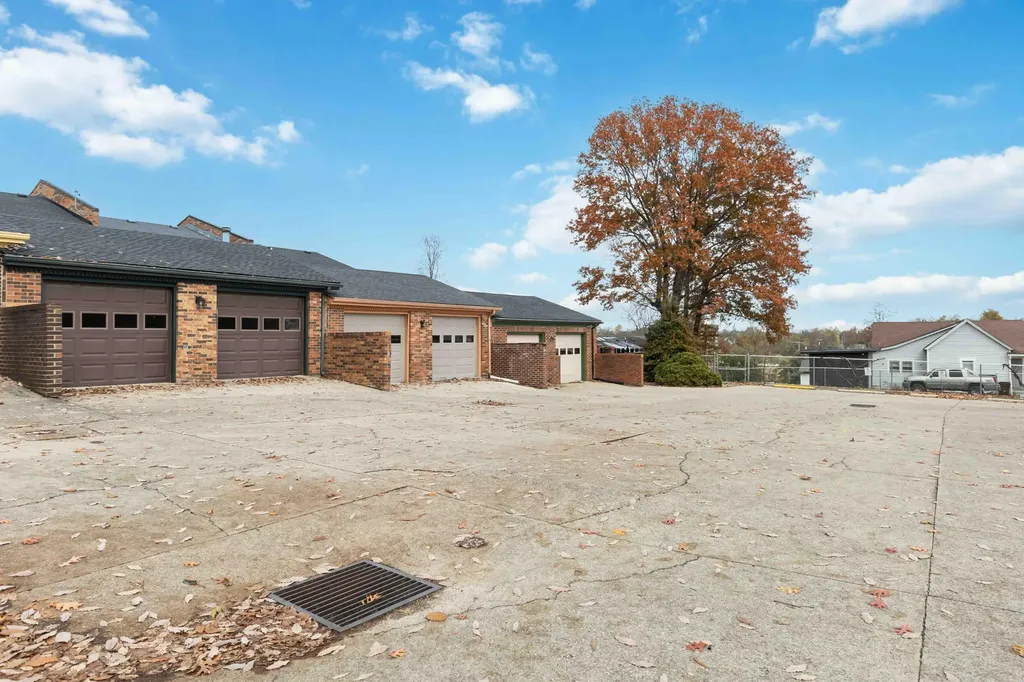 229 S Collins Street Richmond KY 40475
