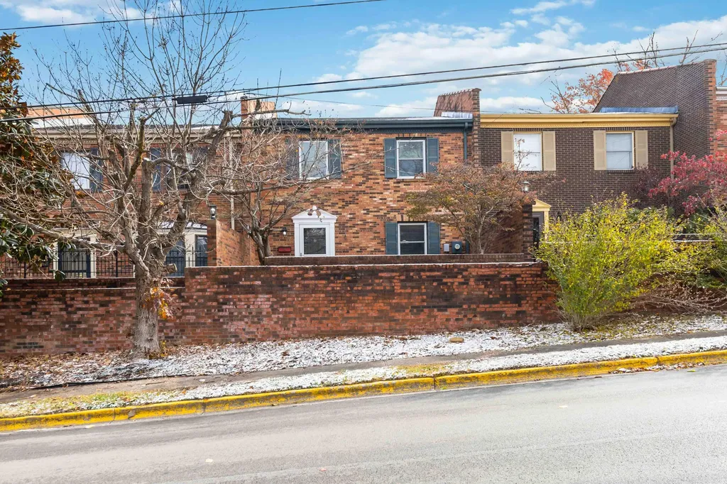 229 S Collins Street Richmond KY 40475