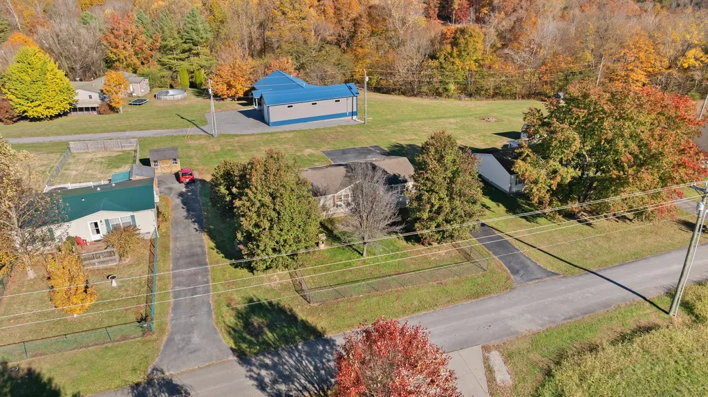 324 Lawless Lane Jamestown KY 42629