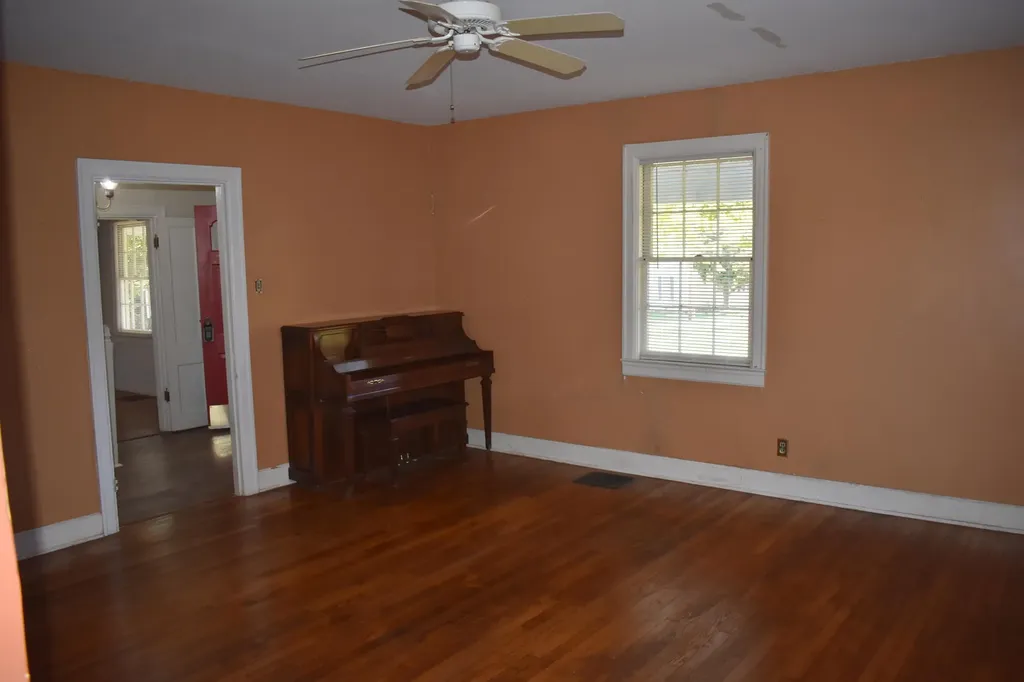 305 W Oak Street Nicholasville KY 40356