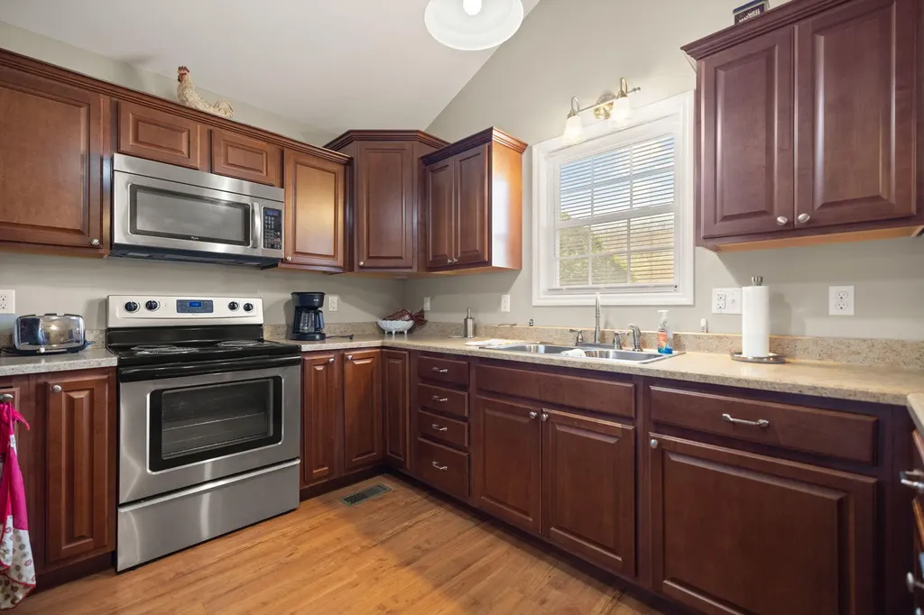 6139 Main Street Thelma KY 41260