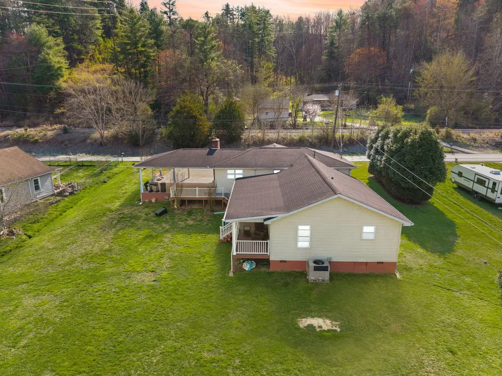 6139 Main Street Thelma KY 41260