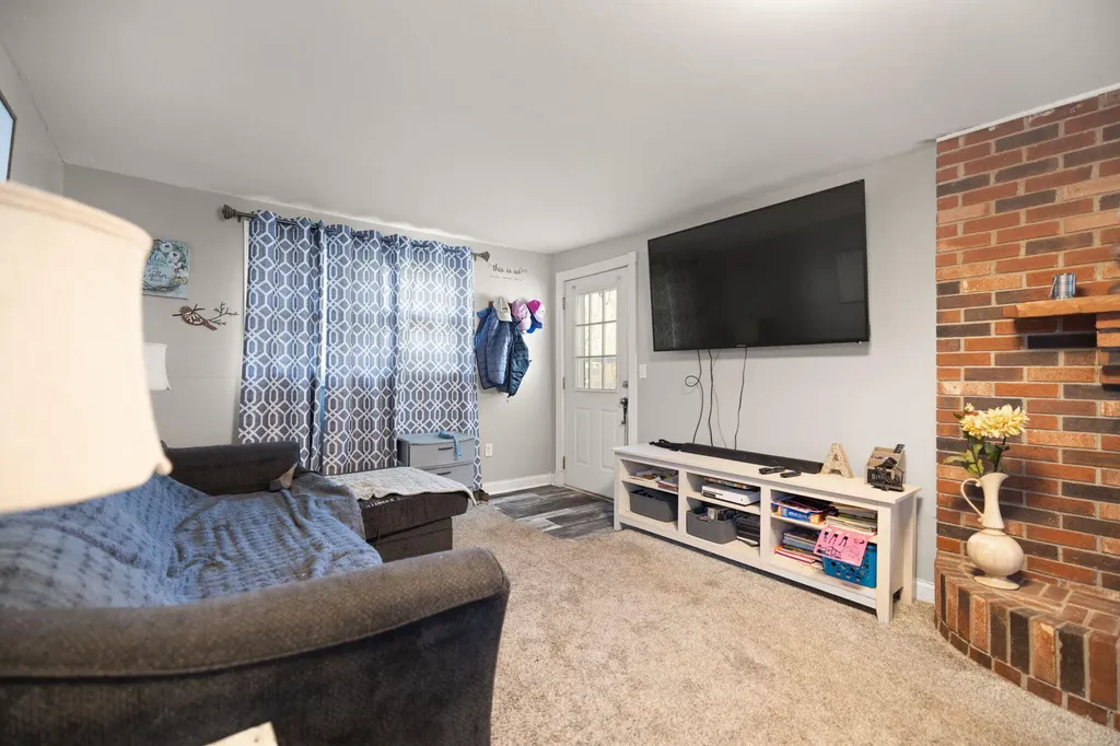 6139 Main Street Thelma KY 41260