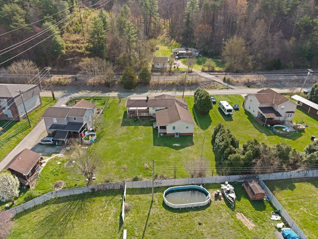 6139 Main Street Thelma KY 41260