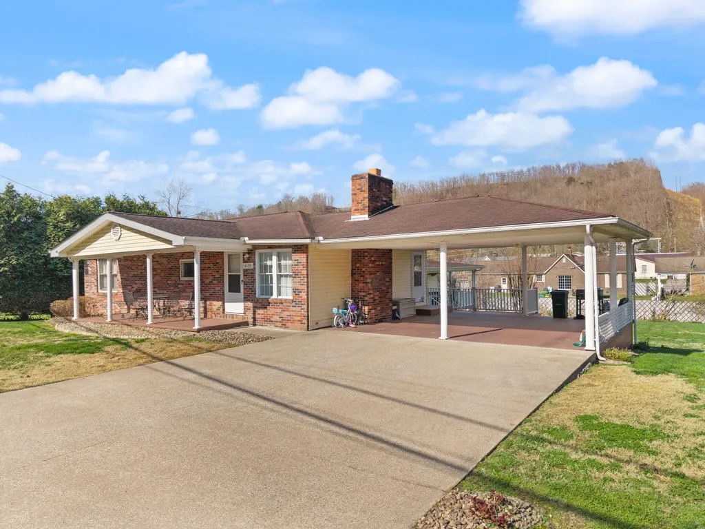 6139 Main Street Thelma KY 41260