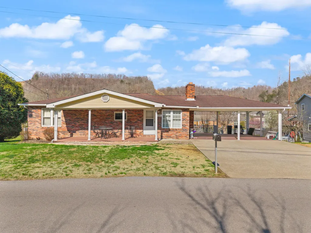 6139 Main Street Thelma KY 41260