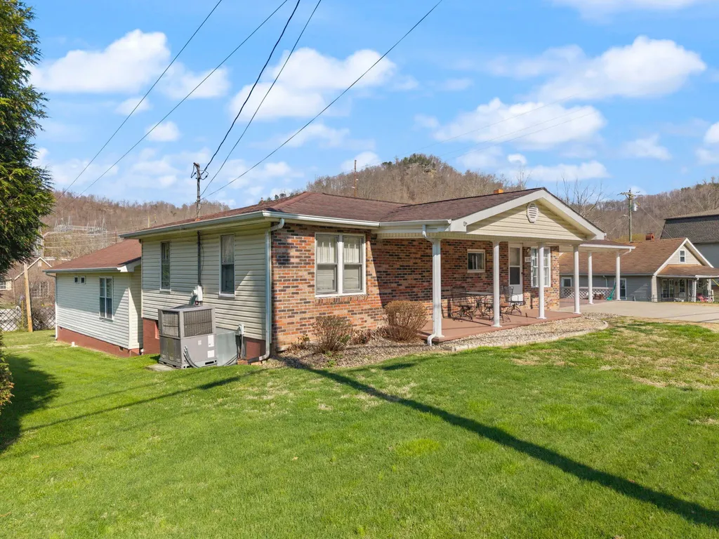 6139 Main Street Thelma KY 41260