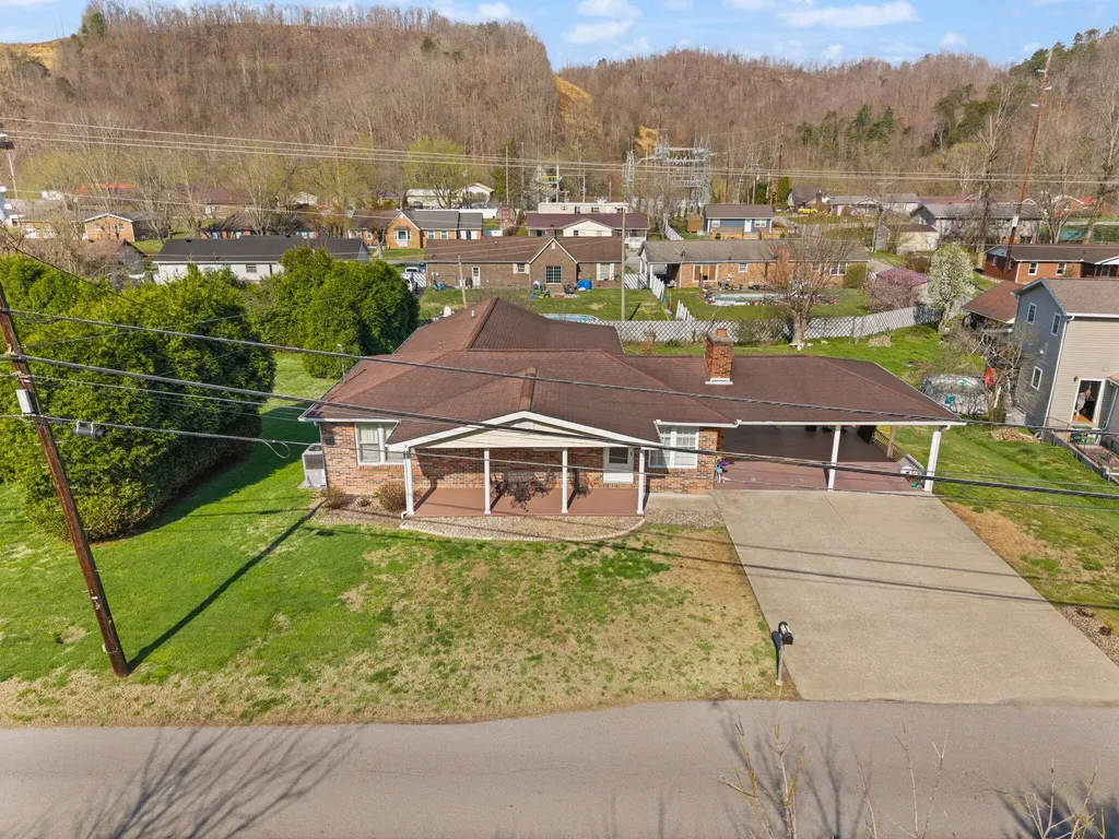 6139 Main Street Thelma KY 41260