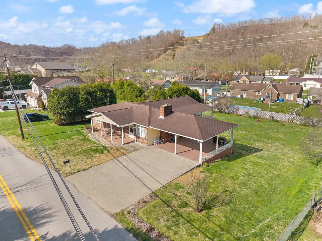 6139 Main Street Thelma KY 41260