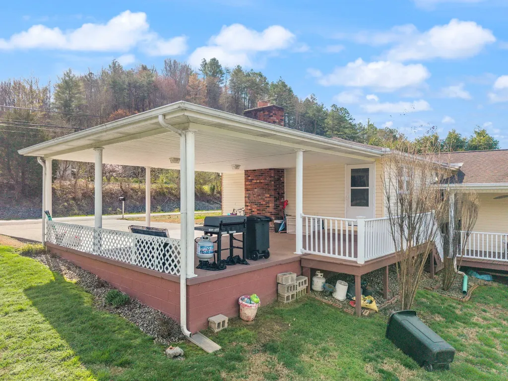 6139 Main Street Thelma KY 41260