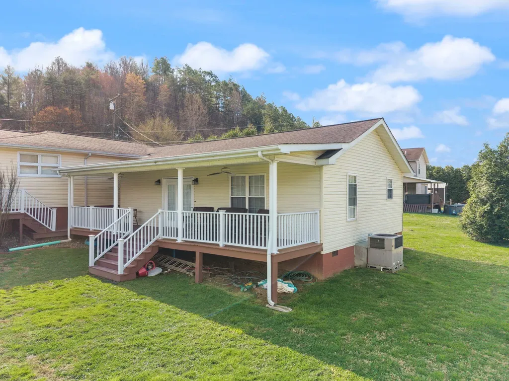 6139 Main Street Thelma KY 41260