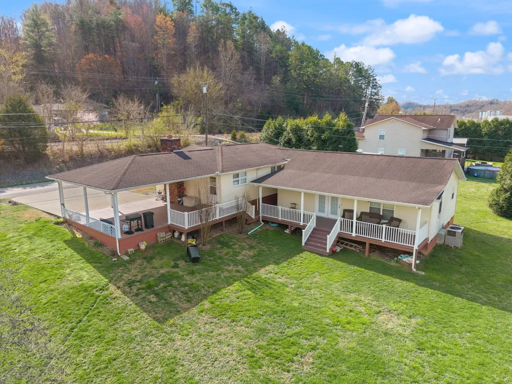 6139 Main Street Thelma KY 41260