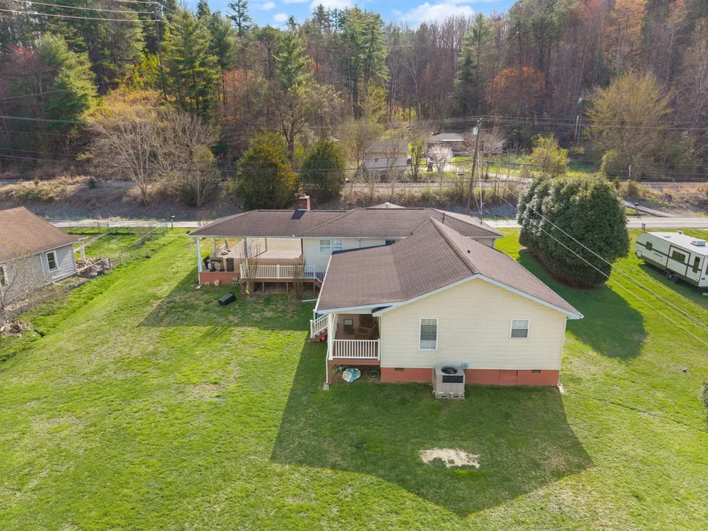 6139 Main Street Thelma KY 41260