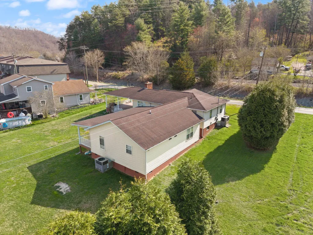 6139 Main Street Thelma KY 41260