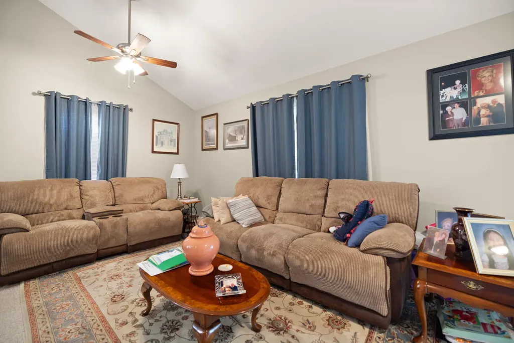 6139 Main Street Thelma KY 41260