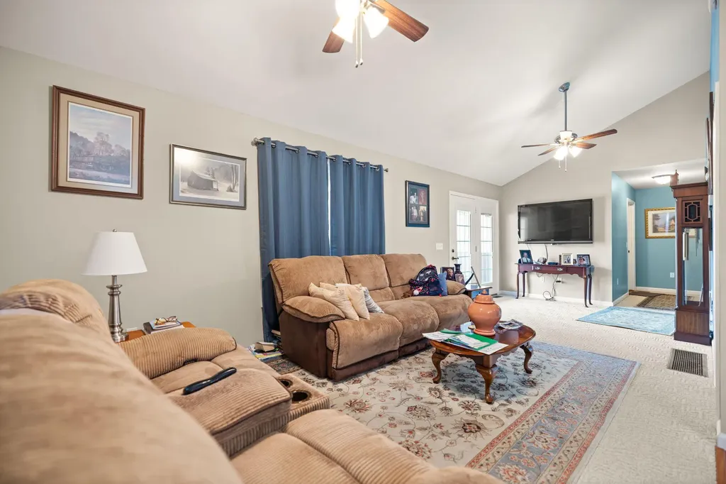6139 Main Street Thelma KY 41260