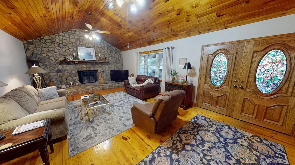 504 Earl Howard Road Keavy KY 40737