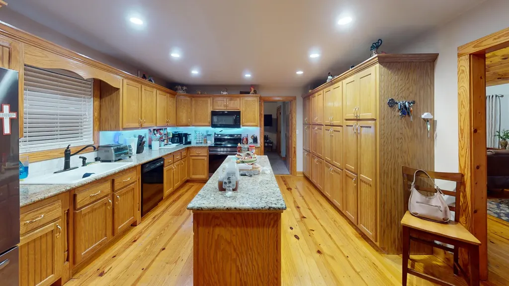 504 Earl Howard Road Keavy KY 40737