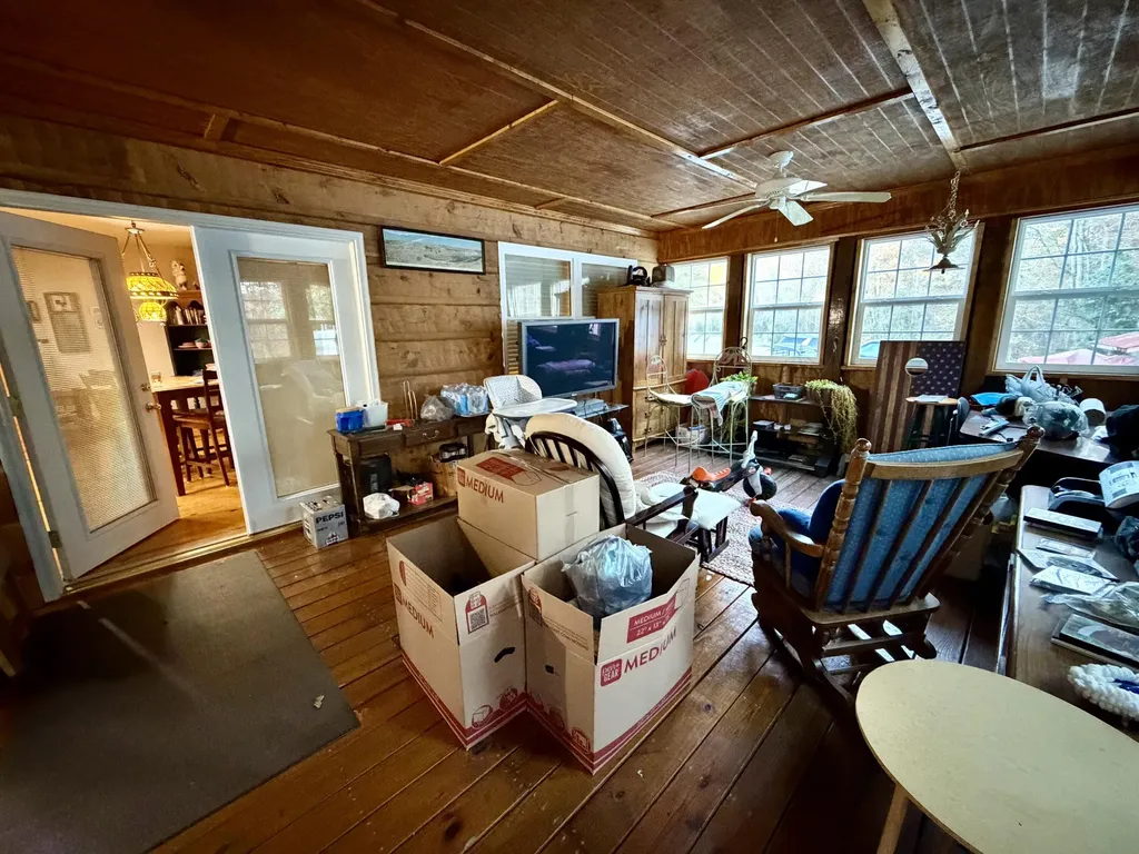 504 Earl Howard Road Keavy KY 40737