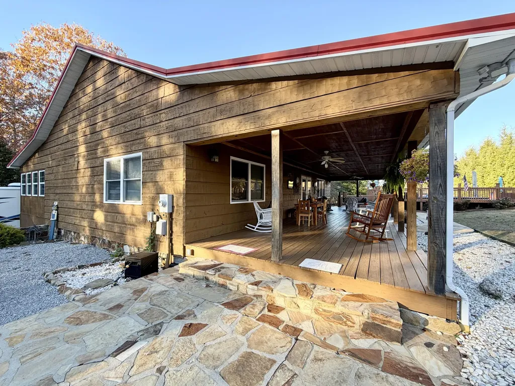 504 Earl Howard Road Keavy KY 40737