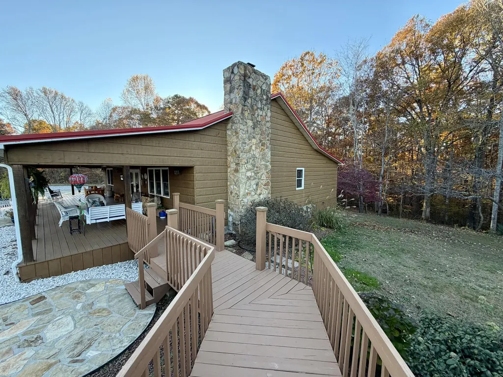 504 Earl Howard Road Keavy KY 40737