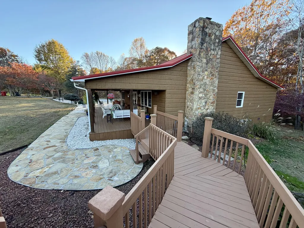 504 Earl Howard Road Keavy KY 40737