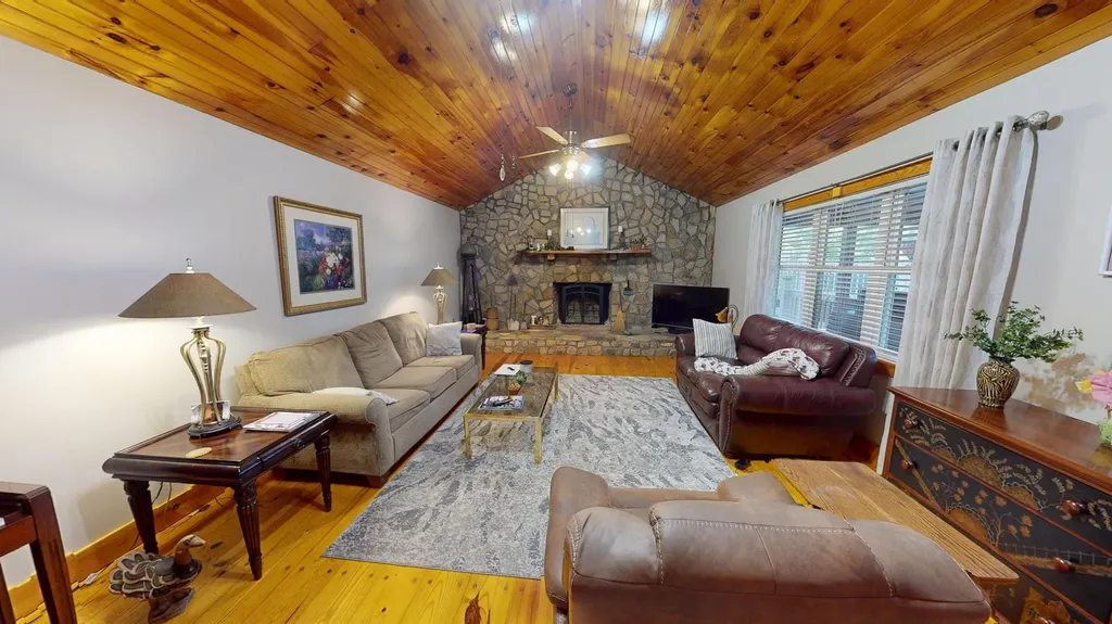 504 Earl Howard Road Keavy KY 40737