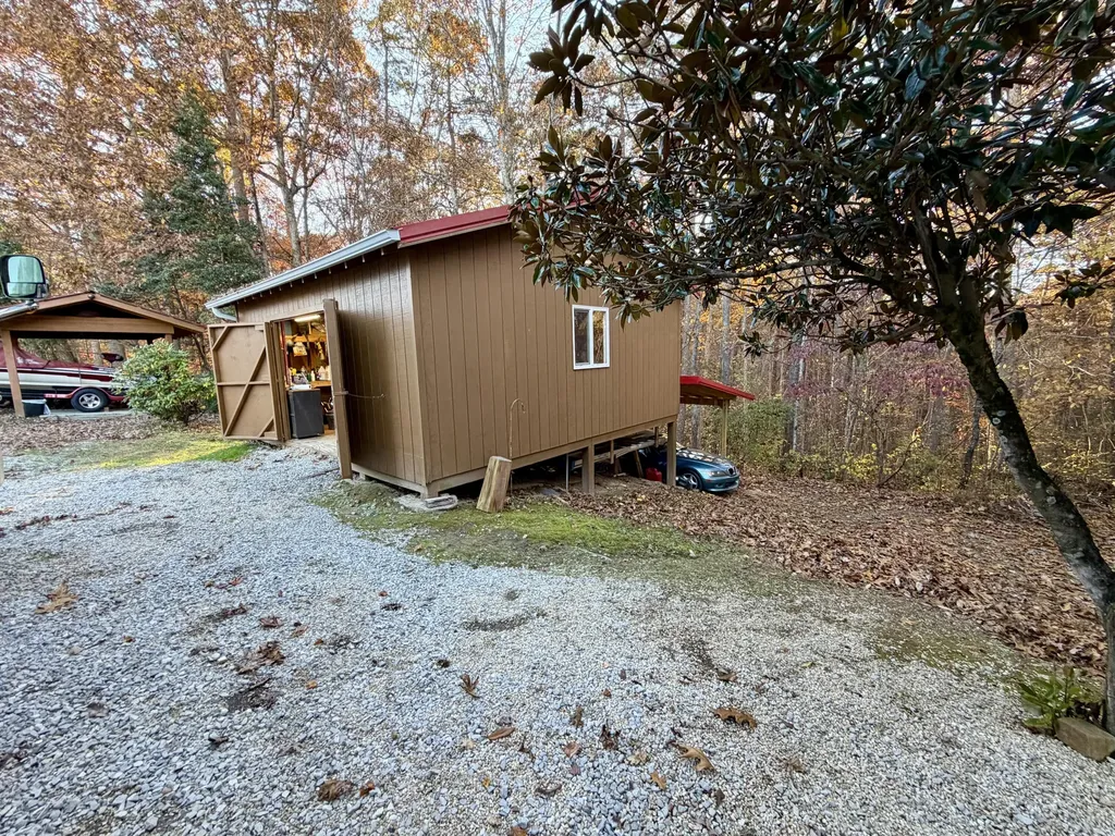 504 Earl Howard Road Keavy KY 40737