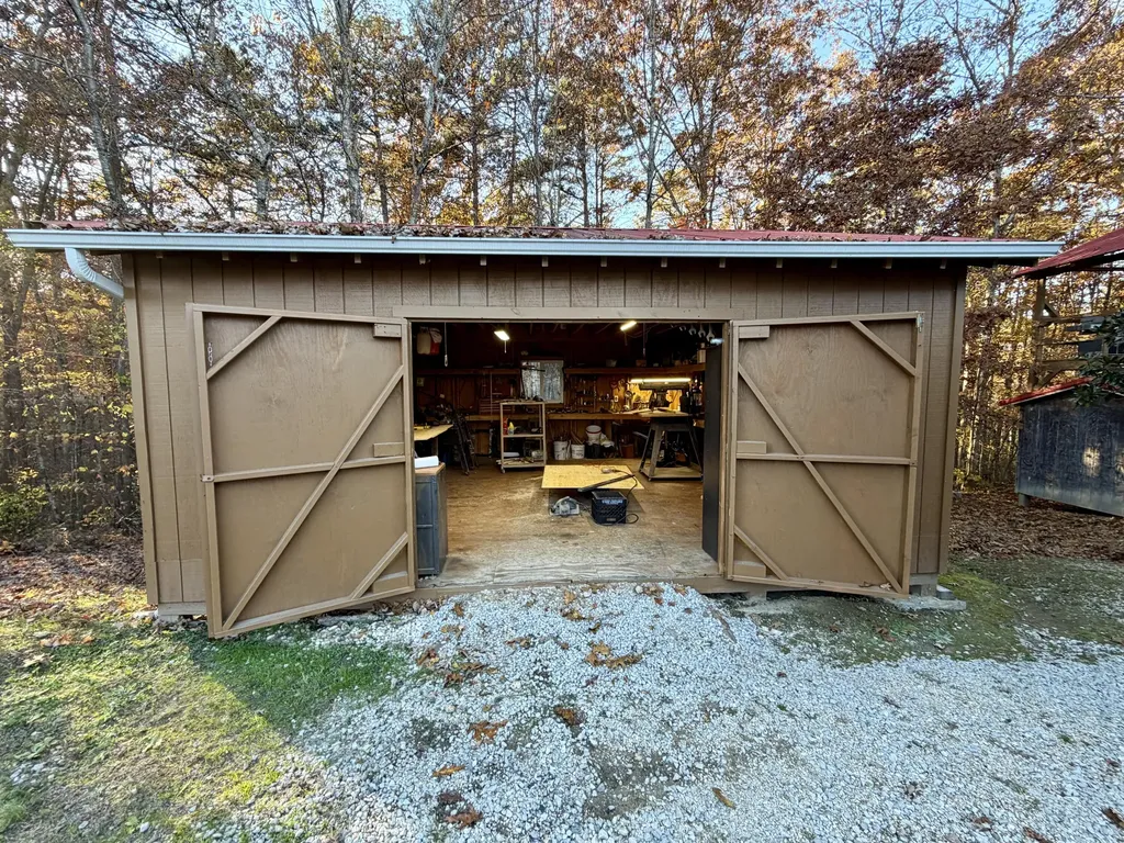 504 Earl Howard Road Keavy KY 40737