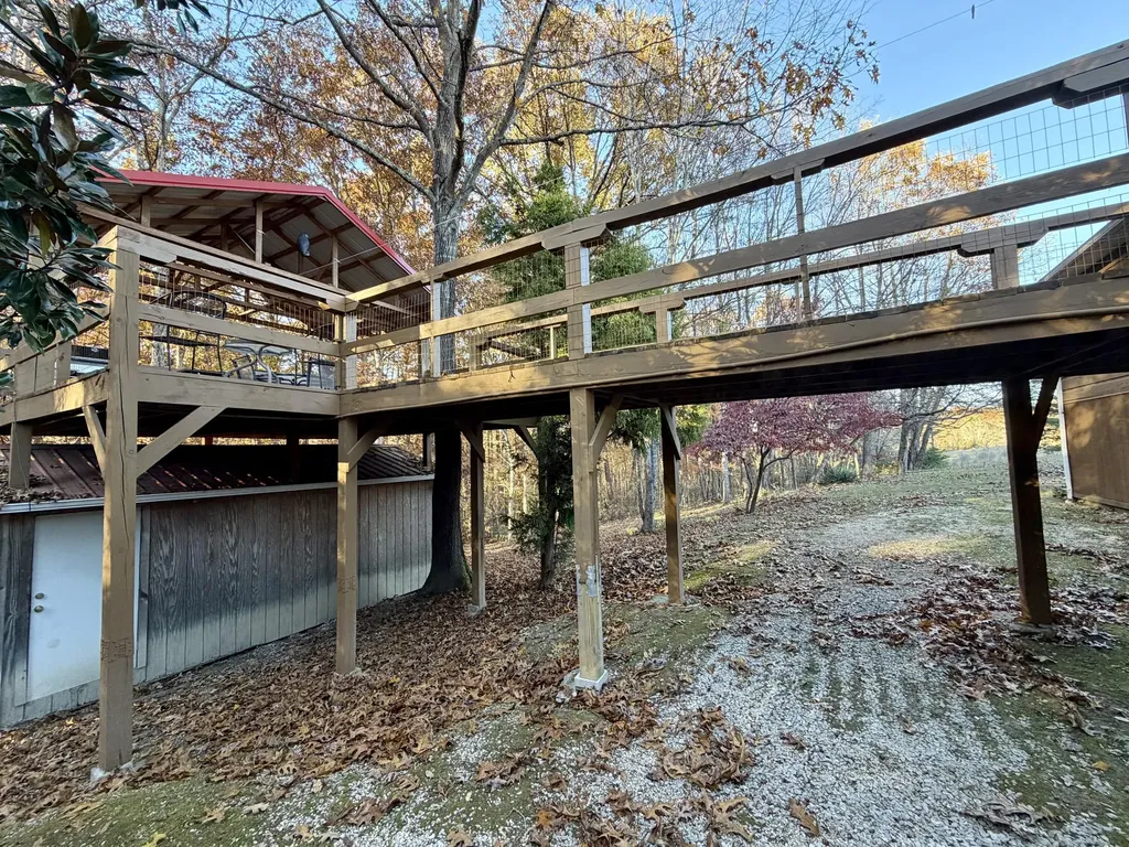 504 Earl Howard Road Keavy KY 40737