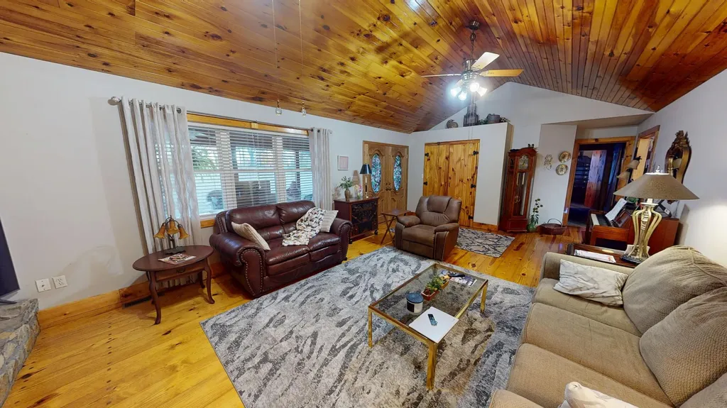504 Earl Howard Road Keavy KY 40737
