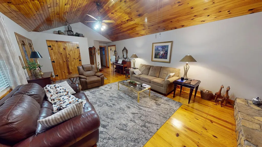 504 Earl Howard Road Keavy KY 40737