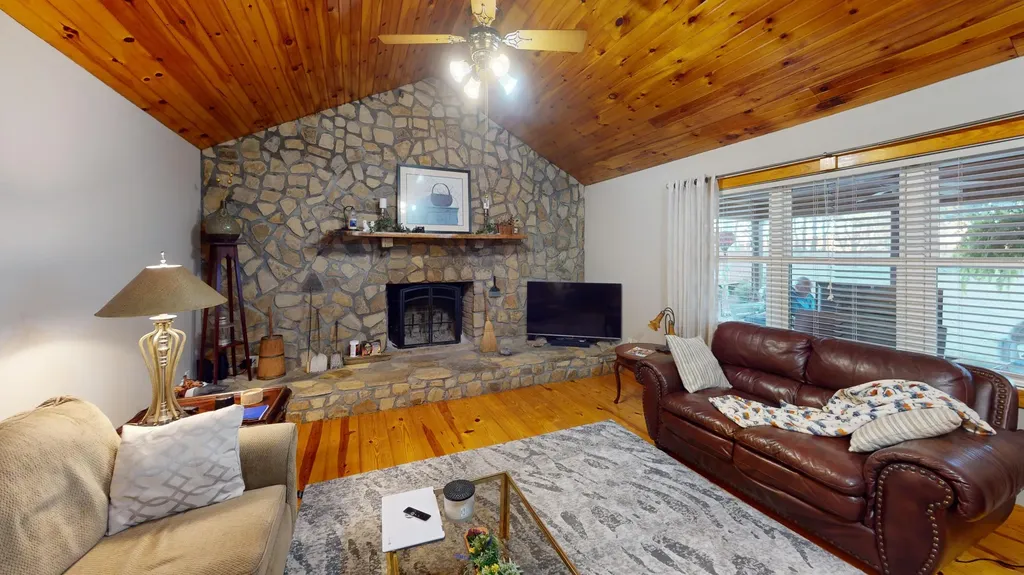 504 Earl Howard Road Keavy KY 40737
