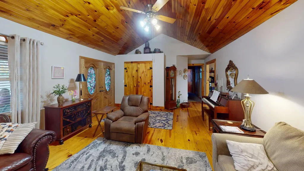 504 Earl Howard Road Keavy KY 40737
