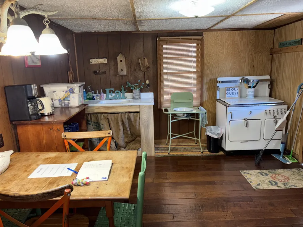 3999 Mckee Road Irvine KY 40336