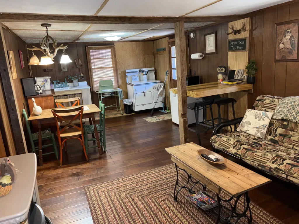 3999 Mckee Road Irvine KY 40336