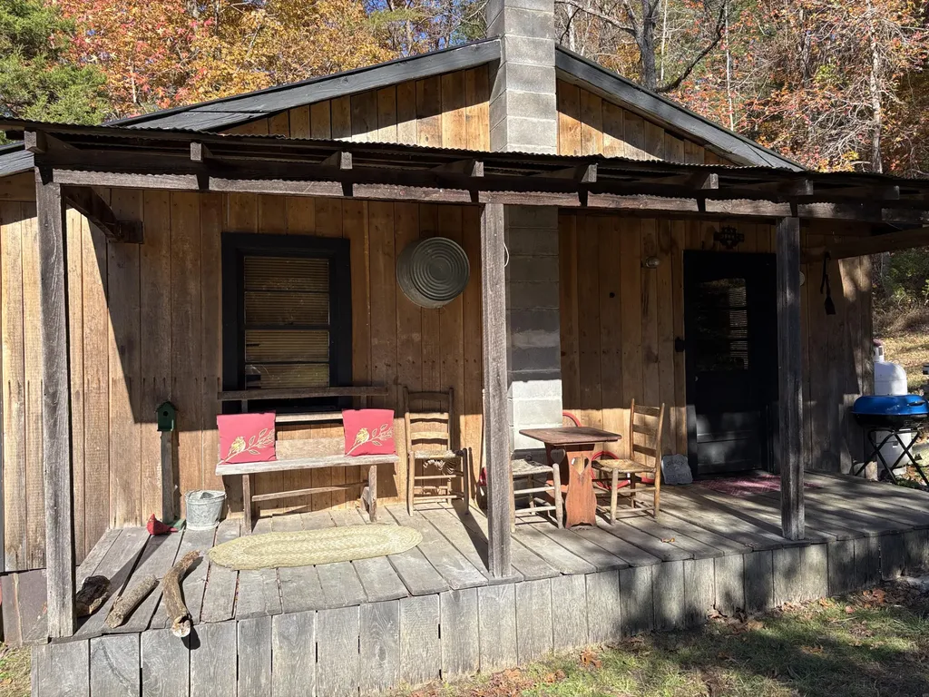 3999 Mckee Road Irvine KY 40336