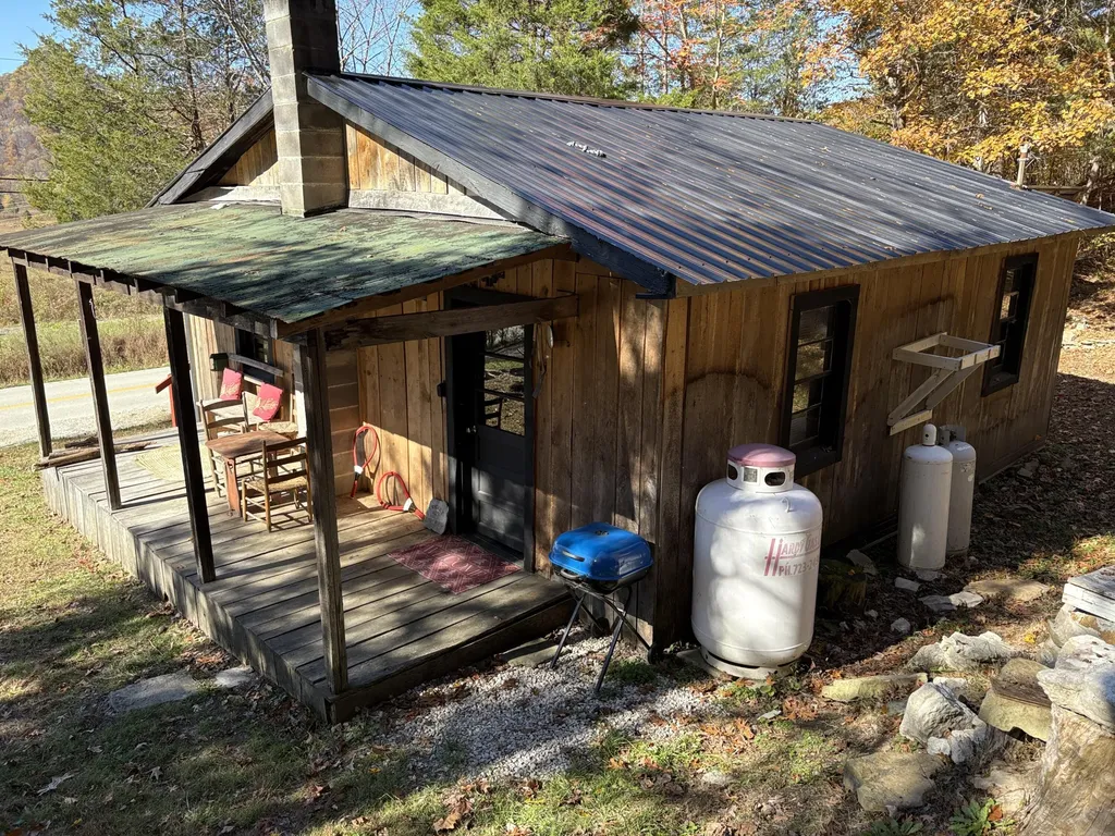 3999 Mckee Road Irvine KY 40336