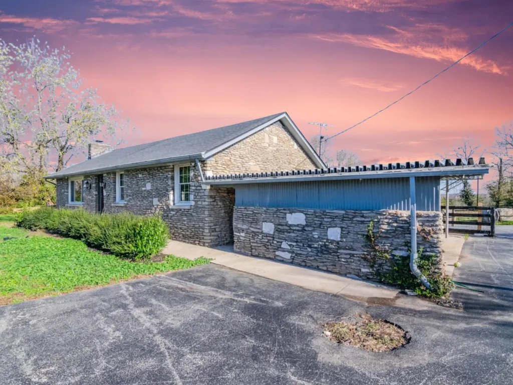 7897 Old Richmond Road Lexington KY 40515
