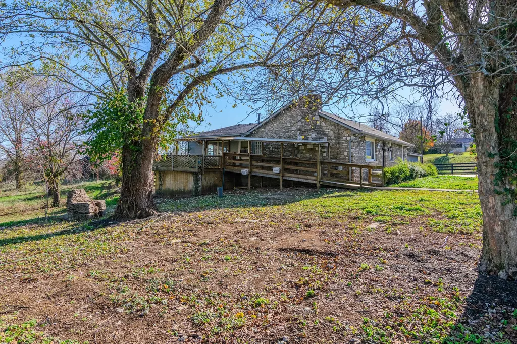 7897 Old Richmond Road Lexington KY 40515