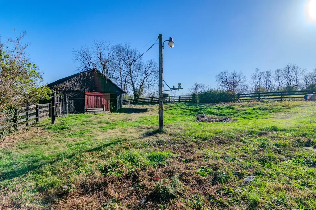 7897 Old Richmond Road Lexington KY 40515